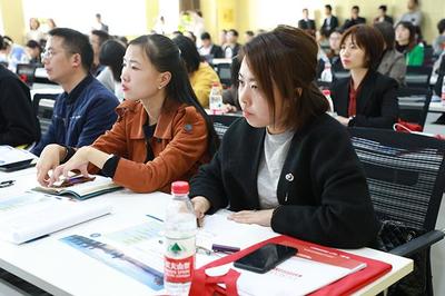加快江漢人力資源服務產業集聚 武漢人才創新創業服務中心(漢口)揭牌成立
