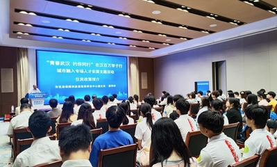 看房、逛展,大學(xué)生體驗(yàn)武漢安居服務(wù)
