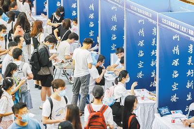 武漢:“店小二”送政策上門溫暖人才心