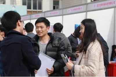 留漢創業就業,青山歡迎你!青山區政企校組團赴高校專場招聘