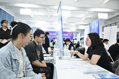 提供崗位800余個,云夢縣、應城市組團到武漢工商學院招聘人才